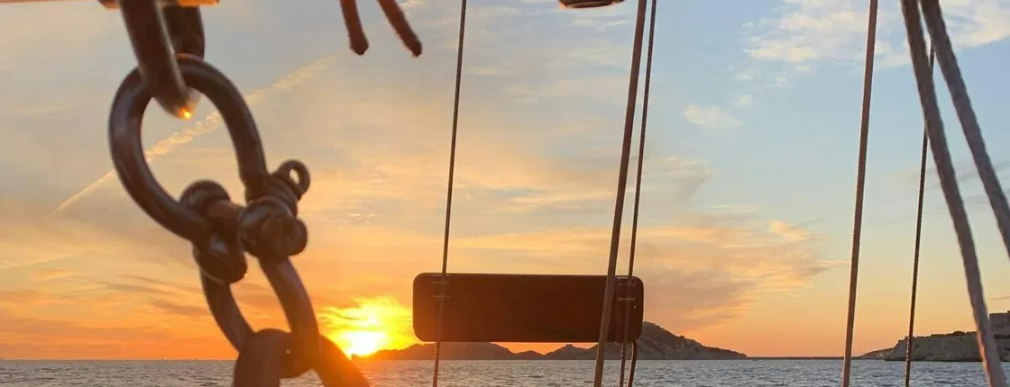 Frioul archipelago evening boat tour from Marseille