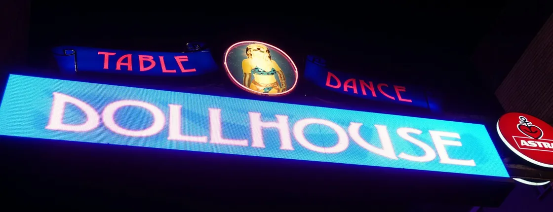 Hamburg Kiez guided tour with admission to Dollhouse club