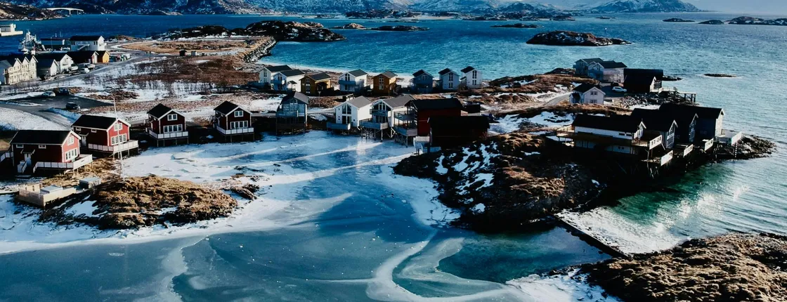 Fjords and Sommarøy Islands tour with salmon picnic from Tromsø