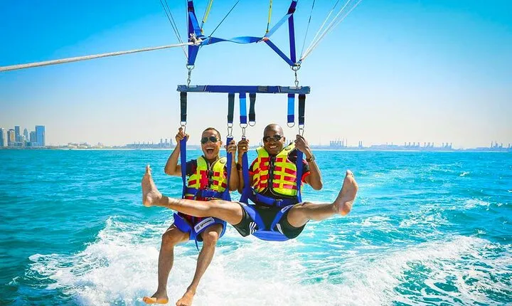 Parasailing In Dubai Harbour