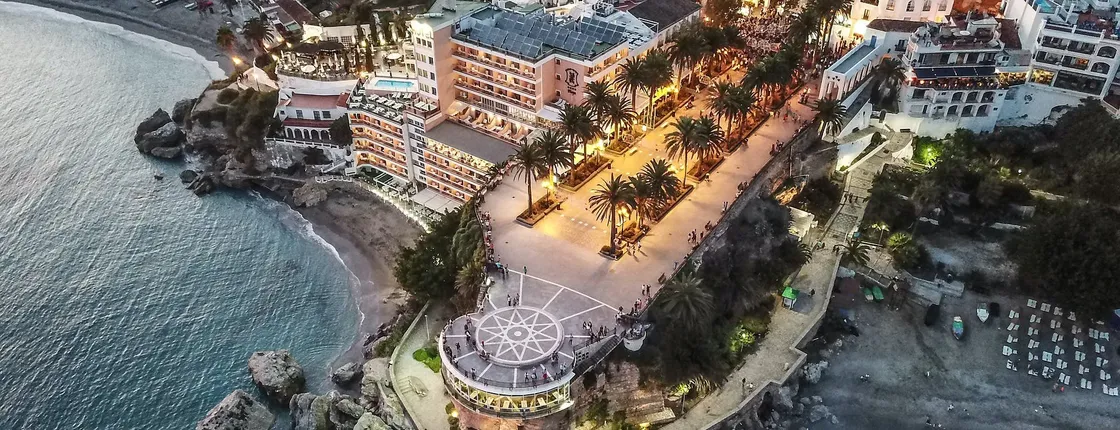 Guided tour of tropical coast of Granada and Nerja Caves
