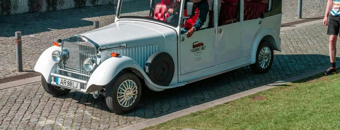 Electric vehicle tour and Douro River cruise in Porto