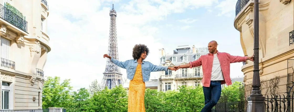 Paris Eiffel Tower Photoshoot