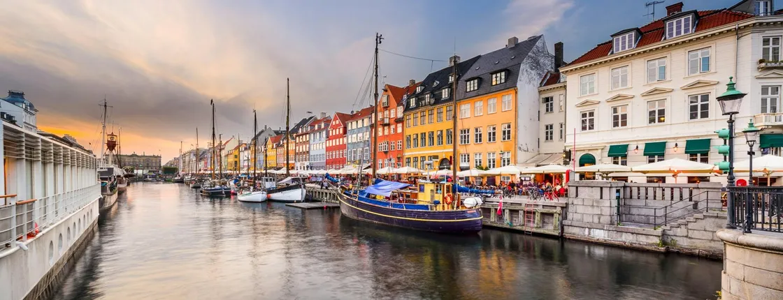 Private 2-hour electric cruise in Copenhagen with skipper
