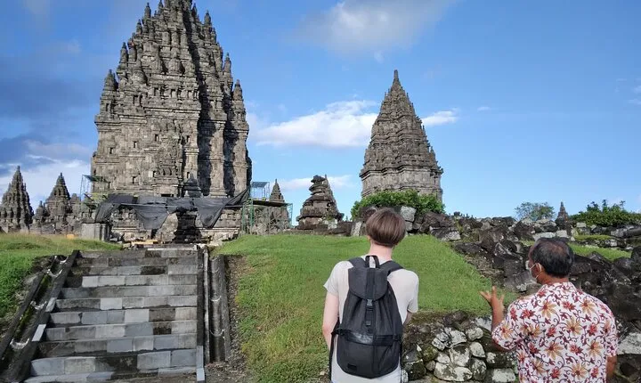 Yogyakarta: Borobudur Top Access & Prambanan Temple Private Tour
