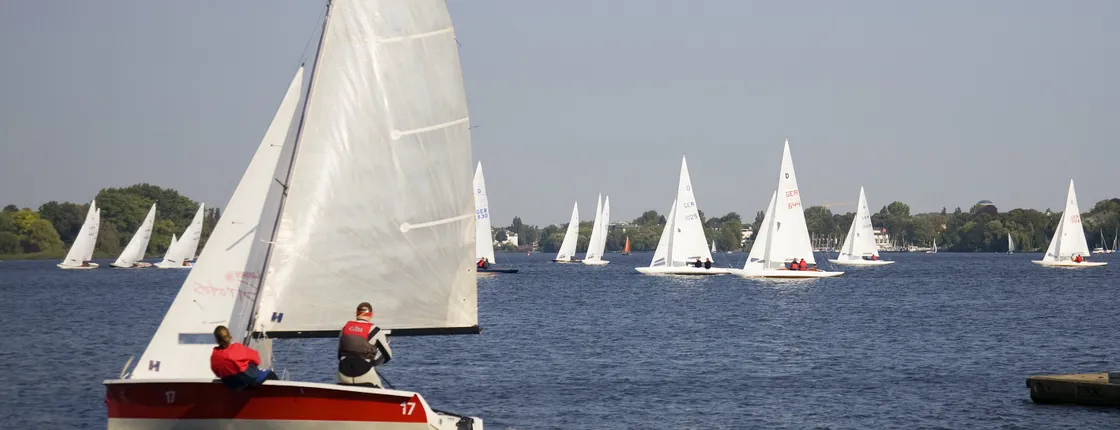 Private sailing tour on the Alster in Hamburg