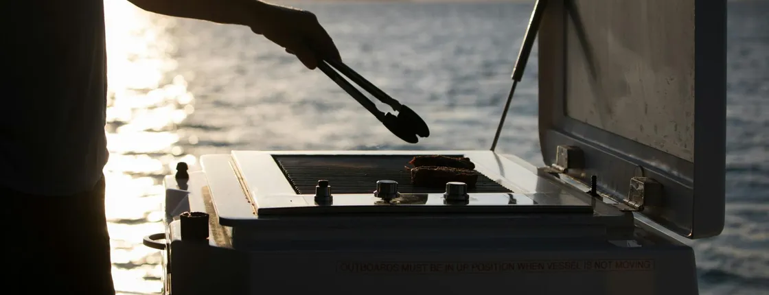 BBQ pontoon boat hire