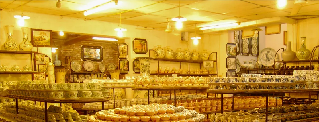 Bat Trang village of ceramics half-day guided tour from Ha Noi