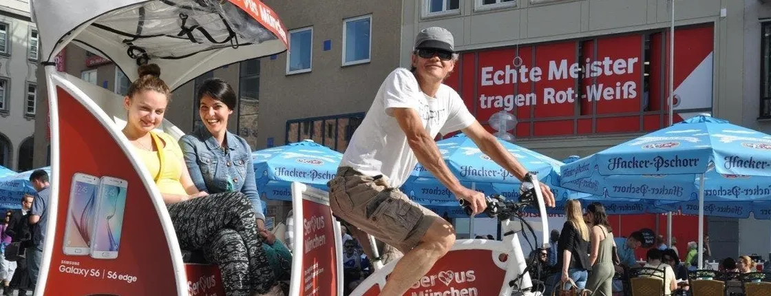 Munich 3-hour eRickshaw sightseeing and shopping tour