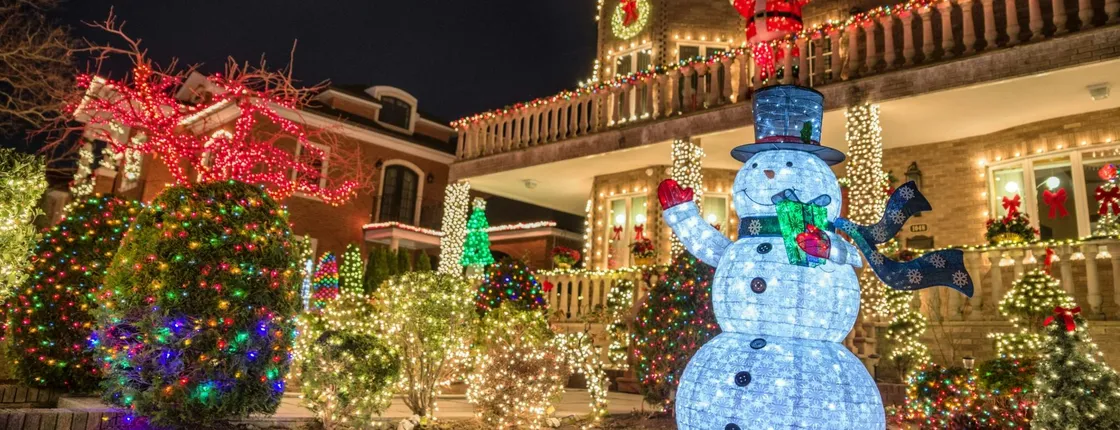 NYC Dyker Heights luxury holiday lights tour and hot cocoa