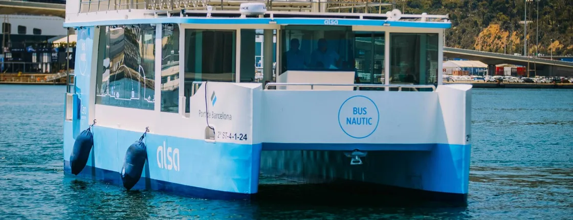 Bus Nàutic boat ride in Barcelona with tapas tasting