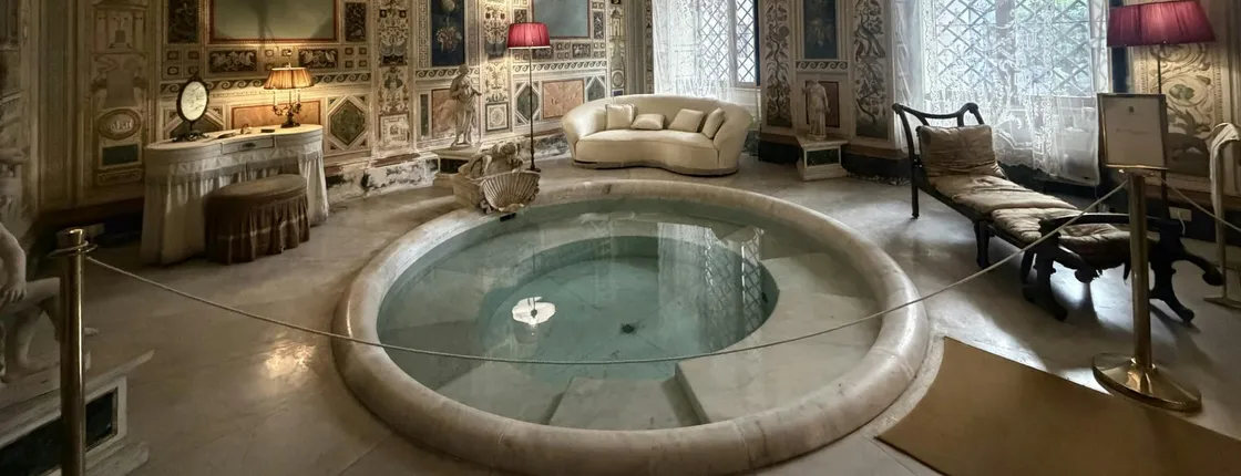Guided tour of Doria Pamphilj Palace's secret private rooms
