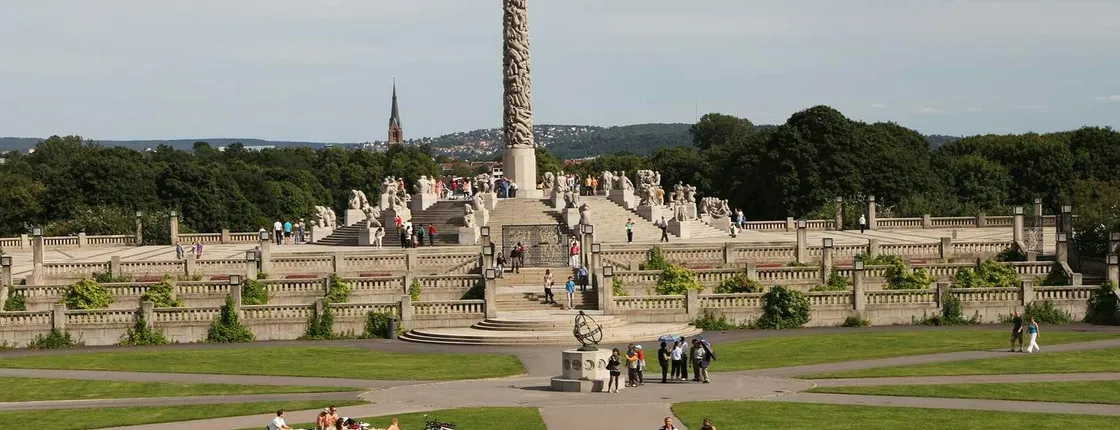 Discover photogenic spots in Oslo's Vigeland Park with a local