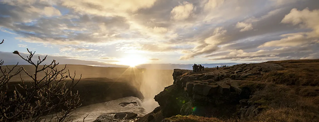 Small group Golden Circle tour with Kerið crater and Friðheimar farm