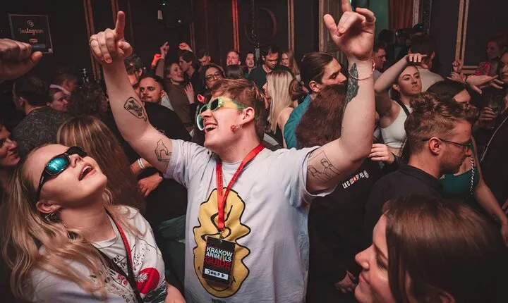 Krakow Pub Crawl with Free Alcohol & Karoake +4 Clubs/Bars 