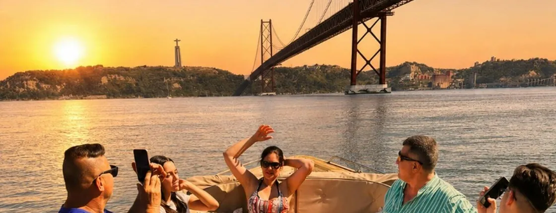 Tagus River sunset boat cruise with open bar and snacks