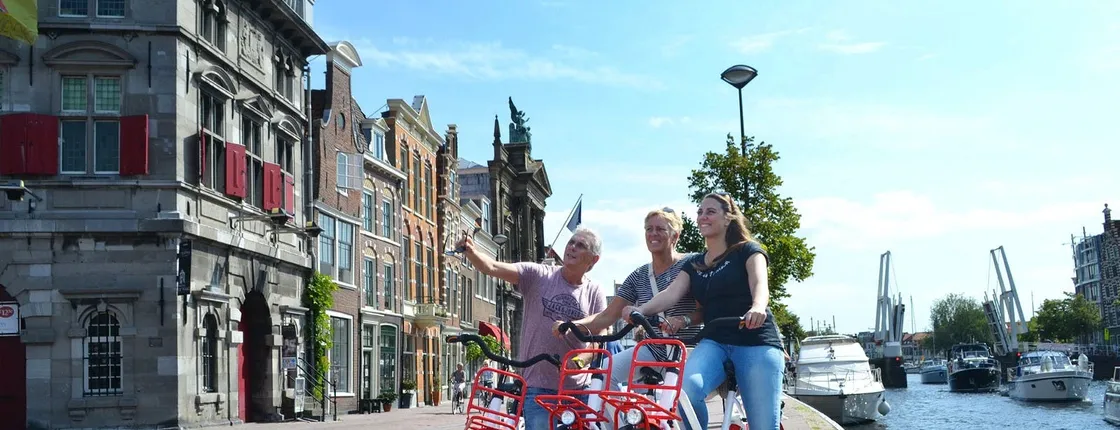 Historical Amsterdam bike tour with audio guide by mobile app