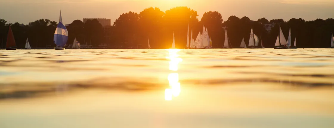 Sunset sailing trip on the Alster in Hamburg