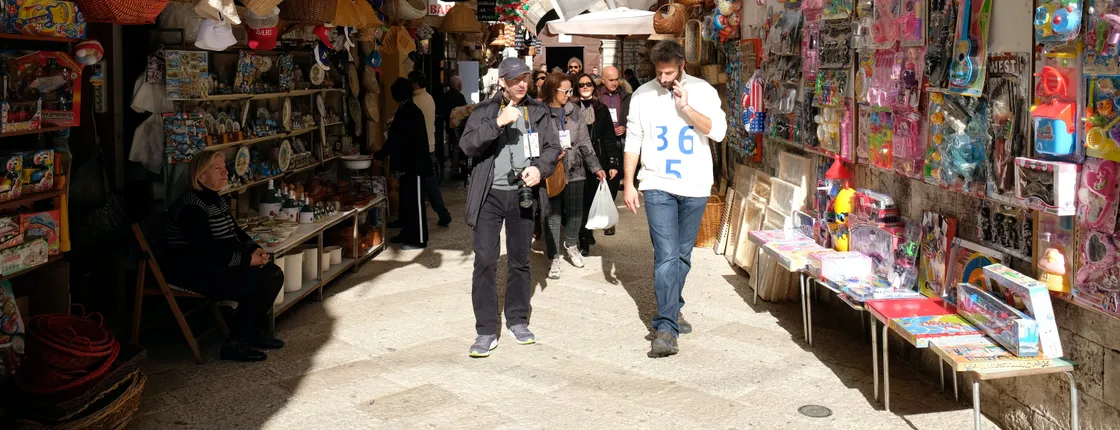 Shopping and walking tour in Bari