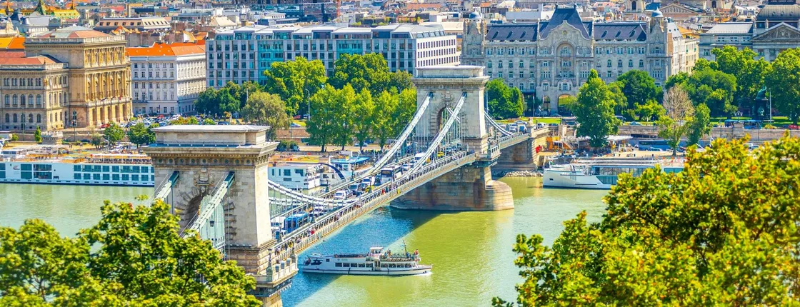 Private historical tour through Budapest with a local