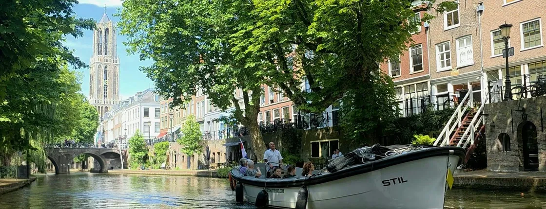 Utrecht canal cruise in open boat with drink and audio guide