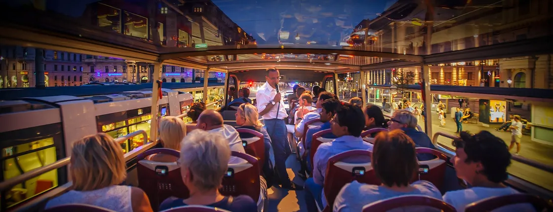 Evening sightseeing tour by bus in Berlin