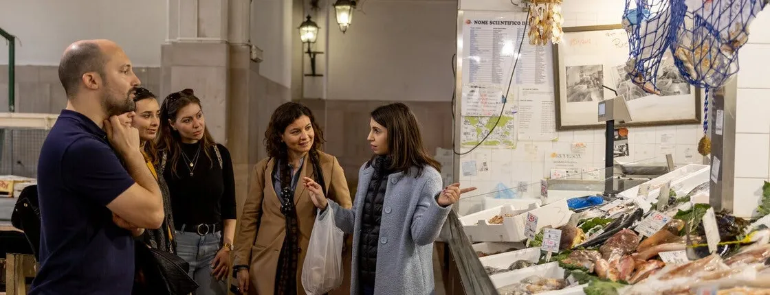 Market tour, cooking class and lunch or dinner at a Cesarina's home in Naples