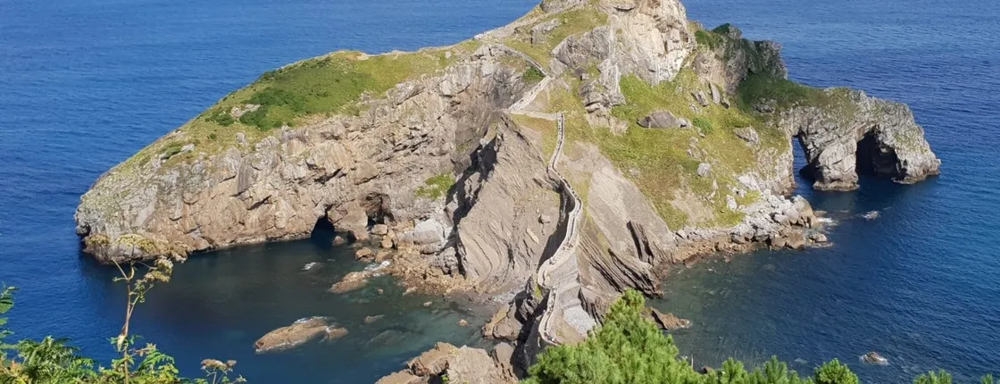 Gaztelugatxe and Mundaka small group guided tour from Bilbao