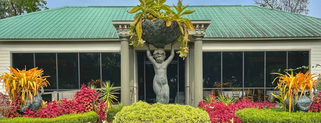 Self-guided gardens tour of Houmas House