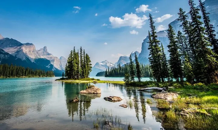 Rockies 4 Day tour from Calgary visit Icefield Jasper and Yoho NP