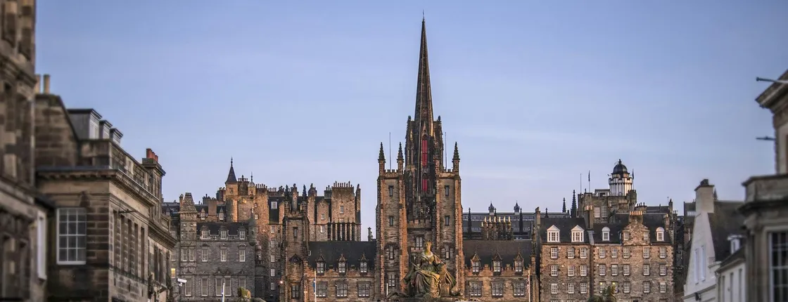 Edinburgh Full-Day Small-Group Walking Tour With Entry to the Castle