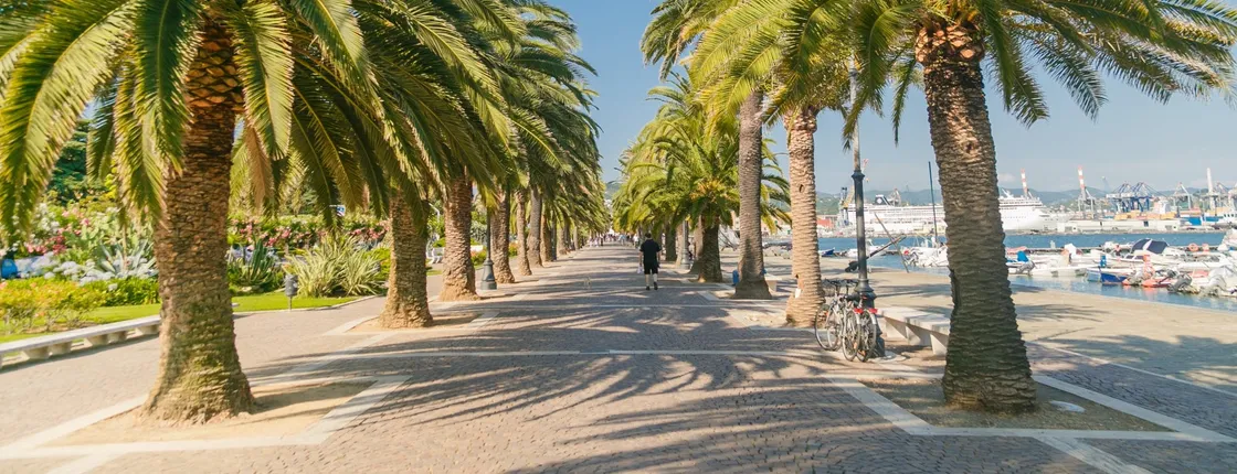 La Spezia sightseeing tour with Italian music