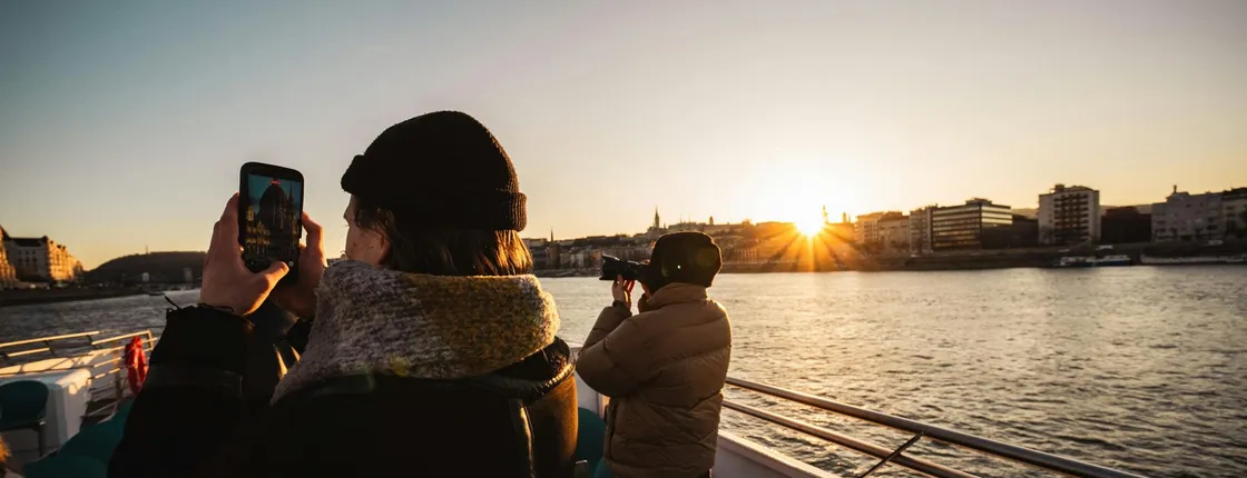 Sunset cruise with drink and audio guide in Budapest