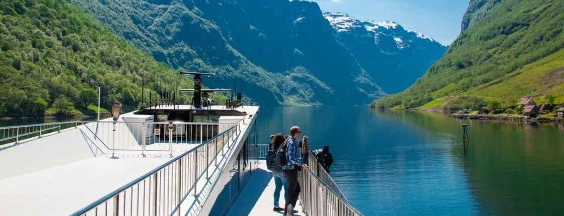 Full-Day Guided Tour to Flåm with Nærøyfjord Cruise and Flåm Railway