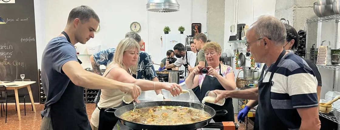 Valencian paella cooking class and  Ruzafa market visit