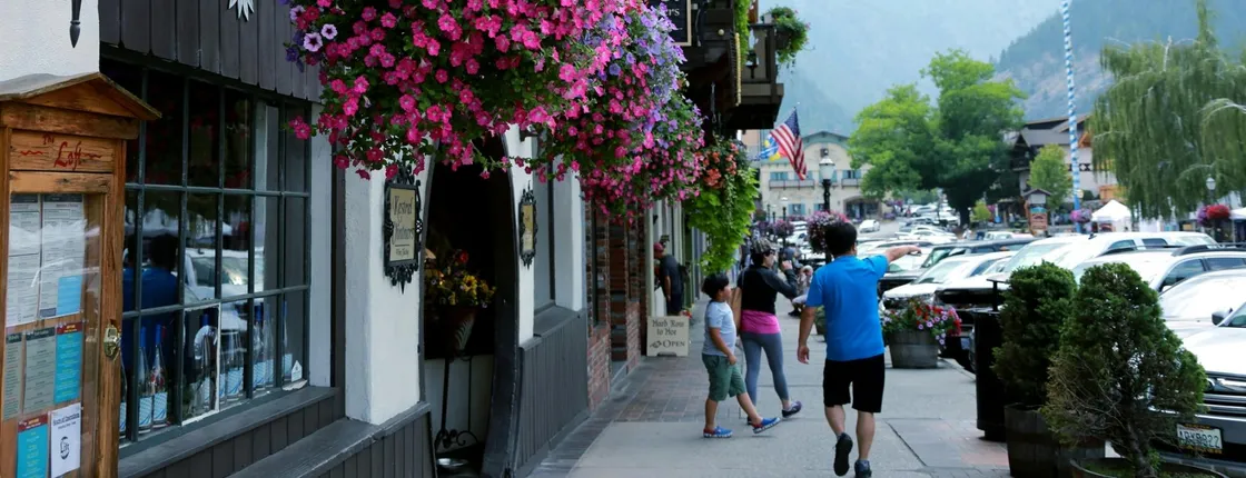 Snoqualmie Falls and Leavenworth day tour from Seattle