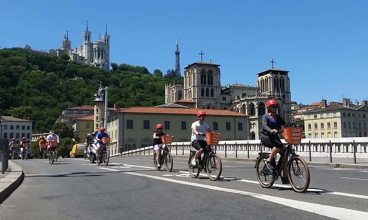 2h - Electric Bike Tour of Lyon with a Local Guide