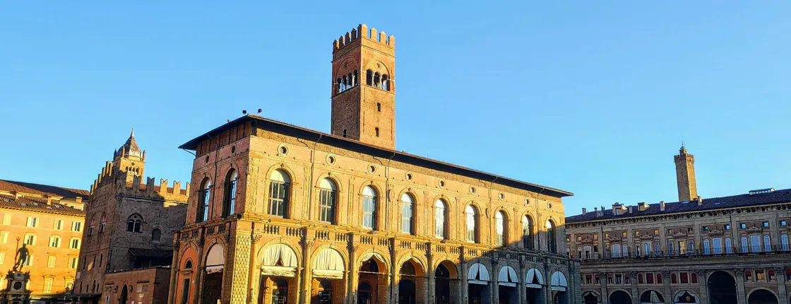 Murder mystery exploration game and tour in Bologna