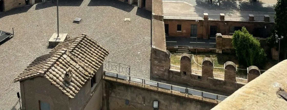 Guided tour of the Vatican's secret passage, Passetto di Borgo
