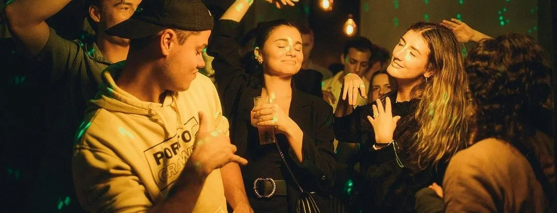 Porto New Year's Eve pub crawl with drinks and VIP club entry
