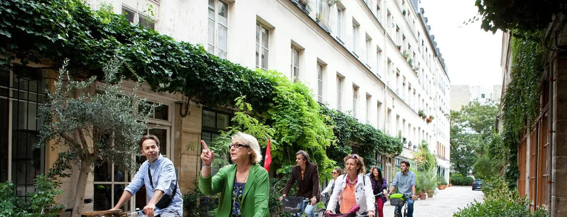 Paris: Guided Bike Tour with Food Tasting