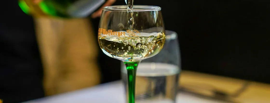 Small-group guided walking food tour with Champagne in Reims