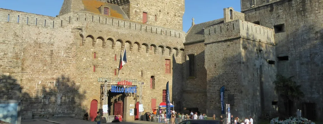 In the wake of the corsair, outdoor city game in Saint Malo