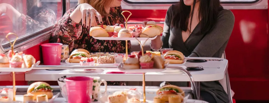 Afternoon tea bus tour in London