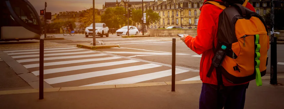 Self guided tour with interactive city game of Bordeaux