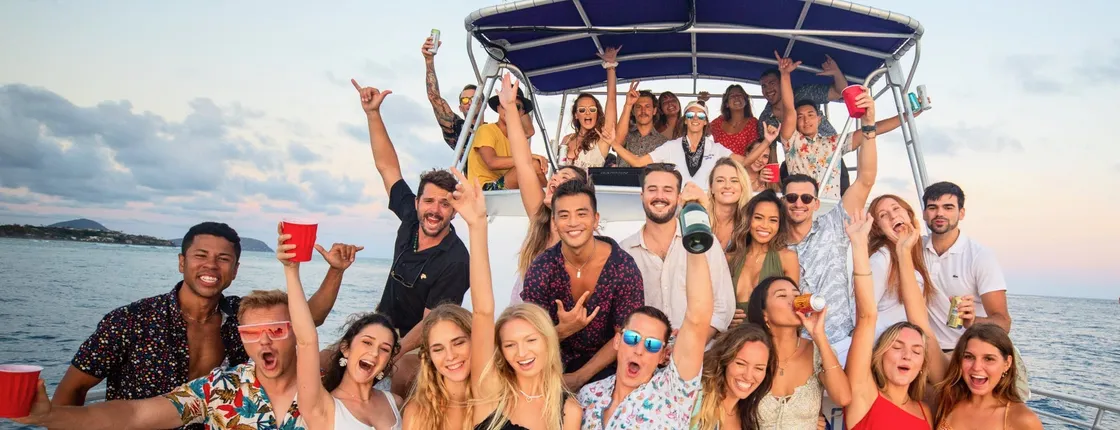 Waikiki party cruise with live DJ
