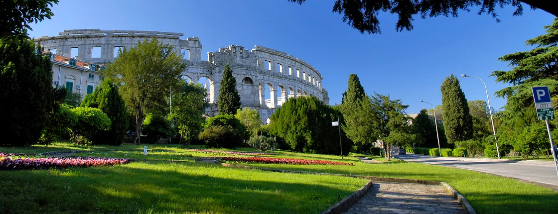 Private Pula and Olive Oil Tasting Tour - from Poreč and Rovinj