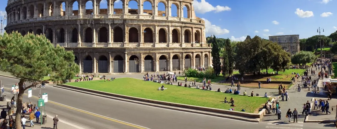 Colosseum, Underground and Roman Forum exclusive small group tour