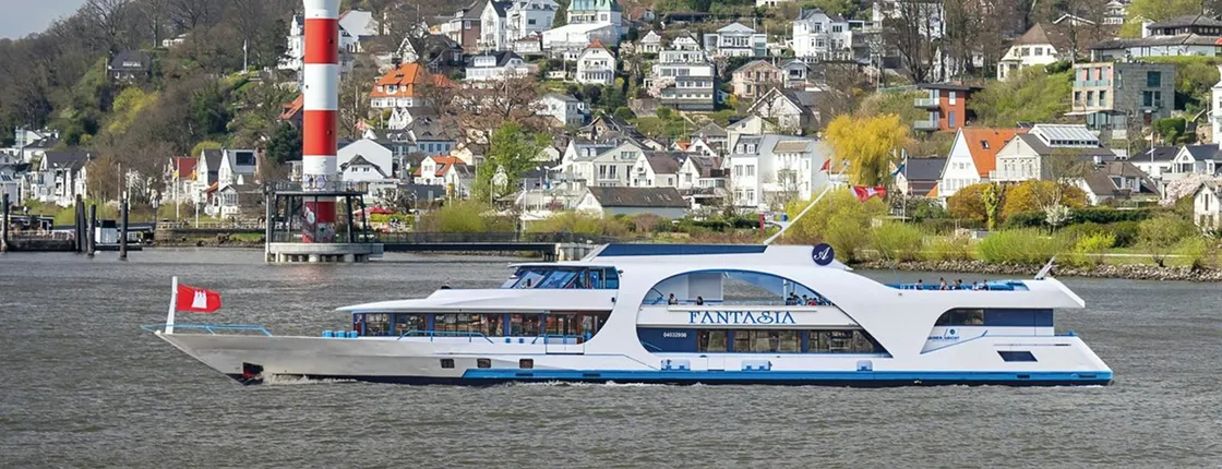 Hamburg 2-hour Harbor Cruise Towards Blankenese