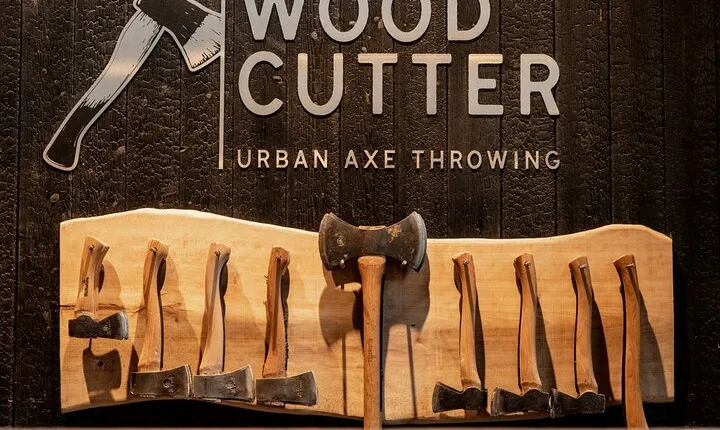 Guided Axe Throwing Experience in Frankfurt Altstadt